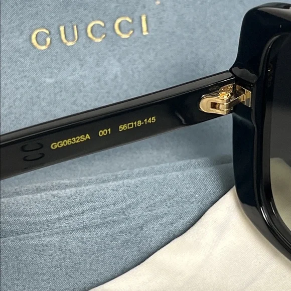 New Gucci Elegant Black Sunglasses display picture 2